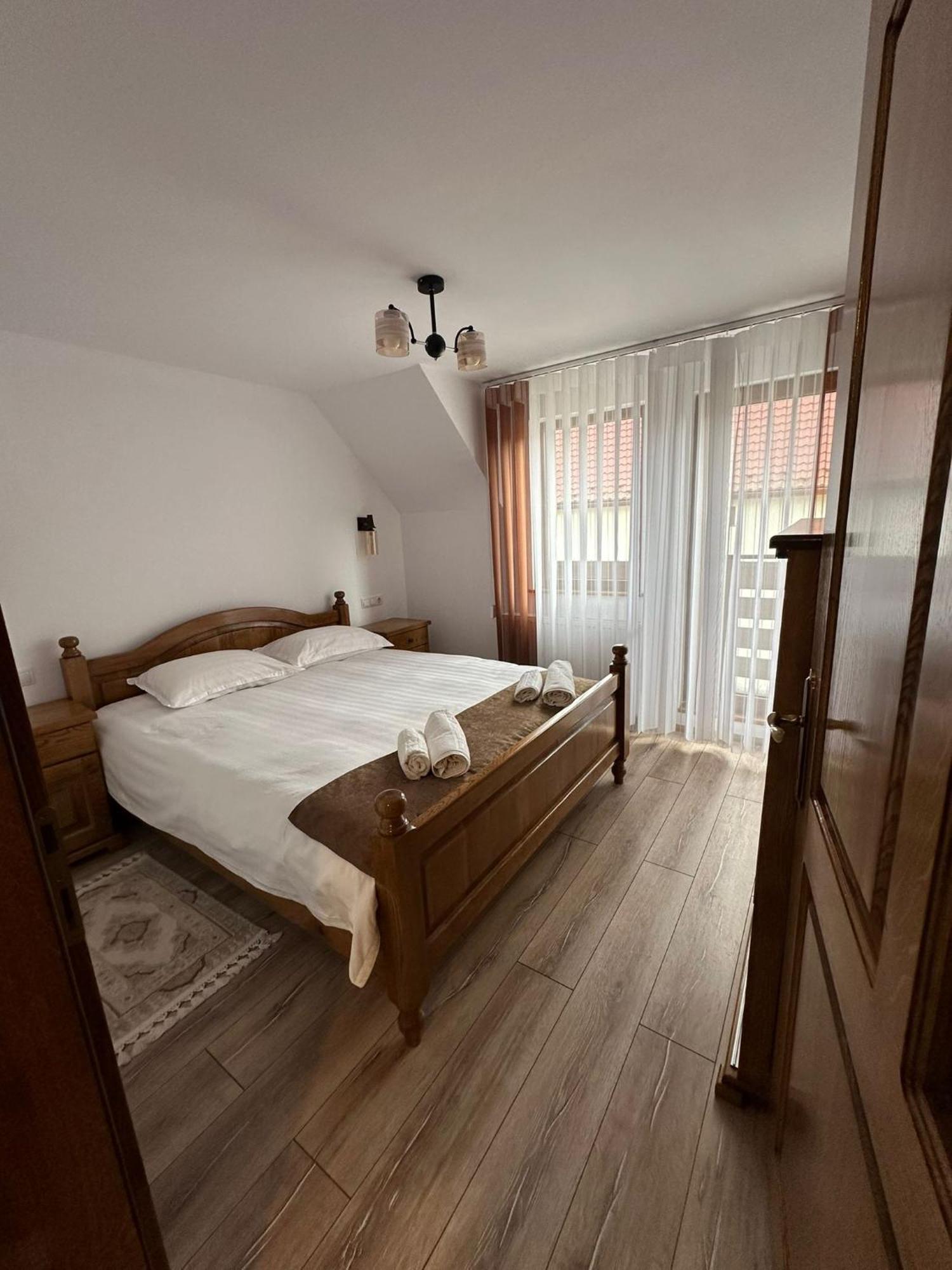 Casa Dacului Hotel Petrova Bagian luar foto
